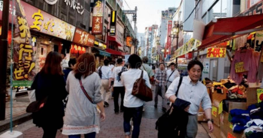 為何去日本旅行時，導游告誡不要背背包？導游：背了妳會后悔！
